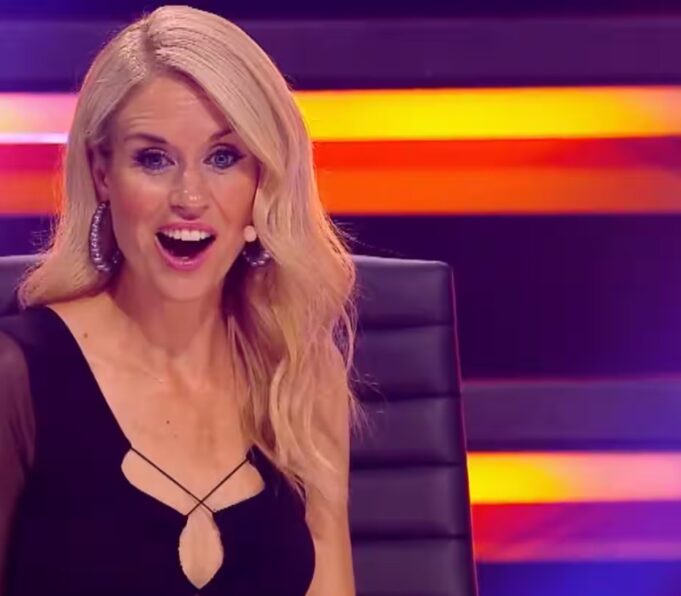 Anouk Meunier annonce son départ de l’animation de son émission après plusieurs années anouk meunier chanteurs masques